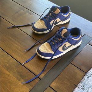 Nike Women’s Sneakers in Blue and Tan